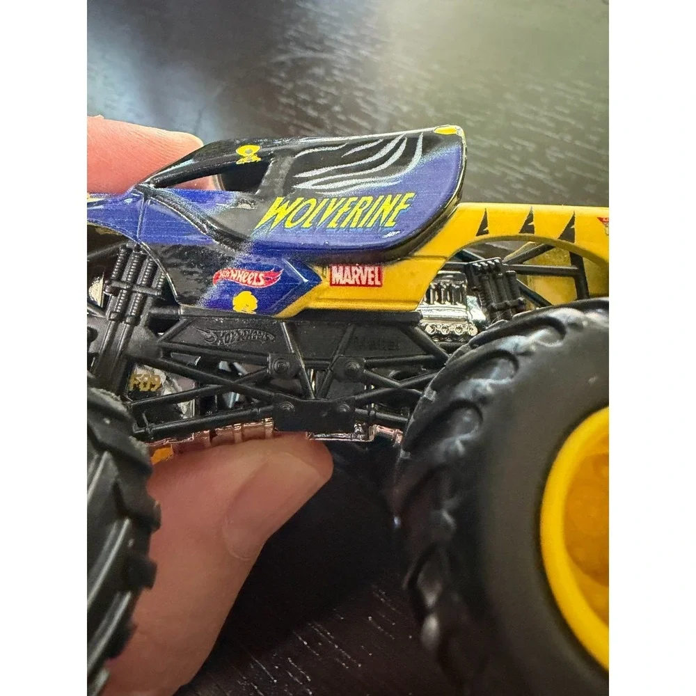Hot Wheels Monster Jam Wolverine Marvel X-Men 1:64 Yellow Blue Diecast Truck